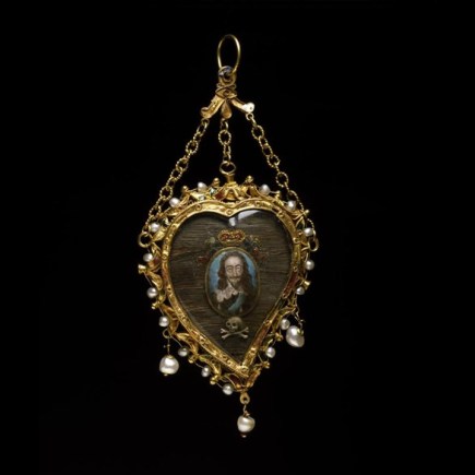 charles-i-memorial-pendant