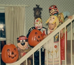 26387566--r63782--t1514986688--sa1eb--1970-vintage-halloween-color-snapshot-kids-in-costume-normal